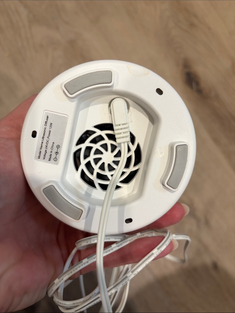 White Portable Ultrasonic Aromatherapy Diffuser with Timer Controls - Picture 2 of 4